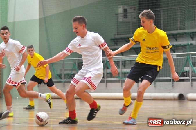 Zdjęcie w galerii na portalu naszraciborz.pl: Niedzielne spotkania w Halowej Lidze Piłki Nożnej wiadomości z regionu