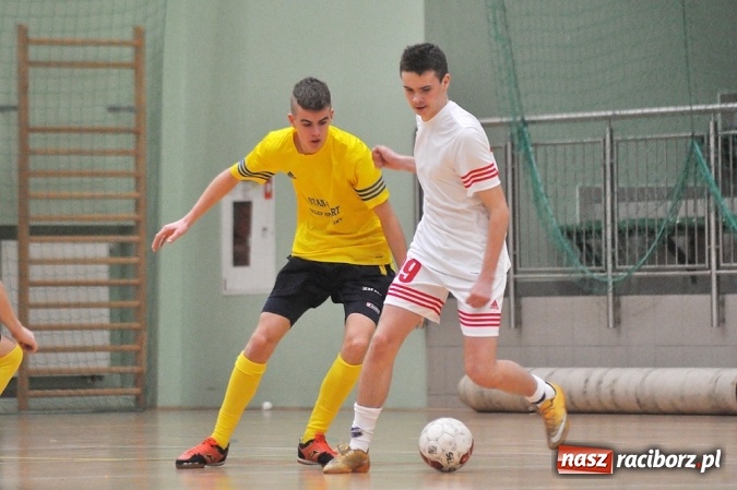 Zdjęcie w galerii na portalu naszraciborz.pl: Niedzielne spotkania w Halowej Lidze Piłki Nożnej wiadomości z regionu