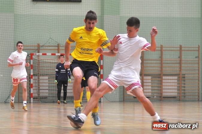 Zdjęcie w galerii na portalu naszraciborz.pl: Niedzielne spotkania w Halowej Lidze Piłki Nożnej wiadomości z regionu