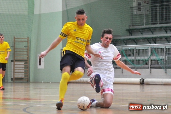 Zdjęcie w galerii na portalu naszraciborz.pl: Niedzielne spotkania w Halowej Lidze Piłki Nożnej wiadomości z regionu