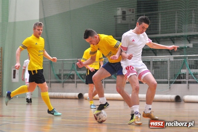 Zdjęcie w galerii na portalu naszraciborz.pl: Niedzielne spotkania w Halowej Lidze Piłki Nożnej wiadomości z regionu