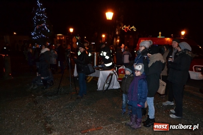 Zdjęcie w galerii na portalu naszraciborz.pl: Uroczyste rozświetlenie choinki w Kuźni Raciborskiej wiadomości z regionu