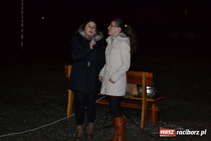 Zdjęcie w galerii na portalu naszraciborz.pl: Uroczyste rozświetlenie choinki w Kuźni Raciborskiej wiadomości z regionu