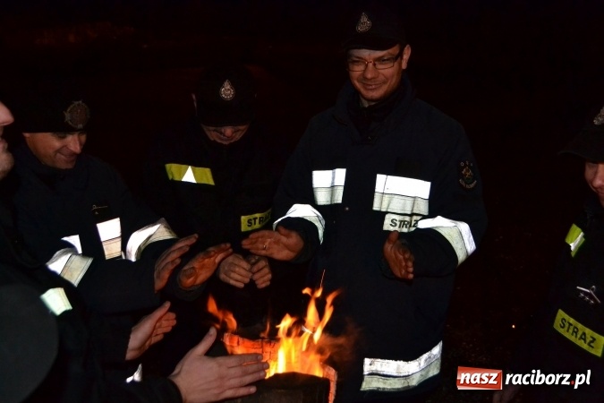 Zdjęcie w galerii na portalu naszraciborz.pl: Uroczyste rozświetlenie choinki w Kuźni Raciborskiej wiadomości z regionu