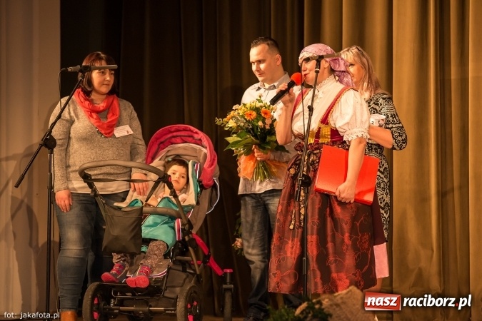 Zdjęcie w galerii na portalu naszraciborz.pl: Świąteczny koncert zespołów SKZR Źródło. Jak zawsze pięknie tańcowali, dziś dla Judyty wiadomości z regionu