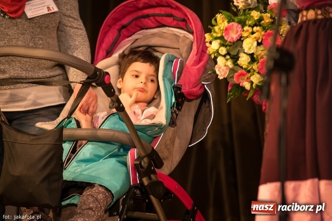 Zdjęcie w galerii na portalu naszraciborz.pl: Świąteczny koncert zespołów SKZR Źródło. Jak zawsze pięknie tańcowali, dziś dla Judyty wiadomości z regionu