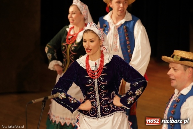 Zdjęcie w galerii na portalu naszraciborz.pl: Świąteczny koncert zespołów SKZR Źródło. Jak zawsze pięknie tańcowali, dziś dla Judyty wiadomości z regionu