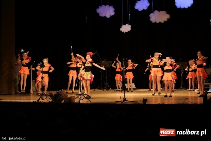 Zdjęcie w galerii na portalu naszraciborz.pl: Świąteczny koncert zespołów SKZR Źródło. Jak zawsze pięknie tańcowali, dziś dla Judyty wiadomości z regionu