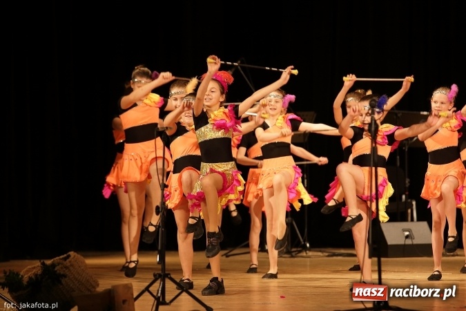 Zdjęcie w galerii na portalu naszraciborz.pl: Świąteczny koncert zespołów SKZR Źródło. Jak zawsze pięknie tańcowali, dziś dla Judyty wiadomości z regionu