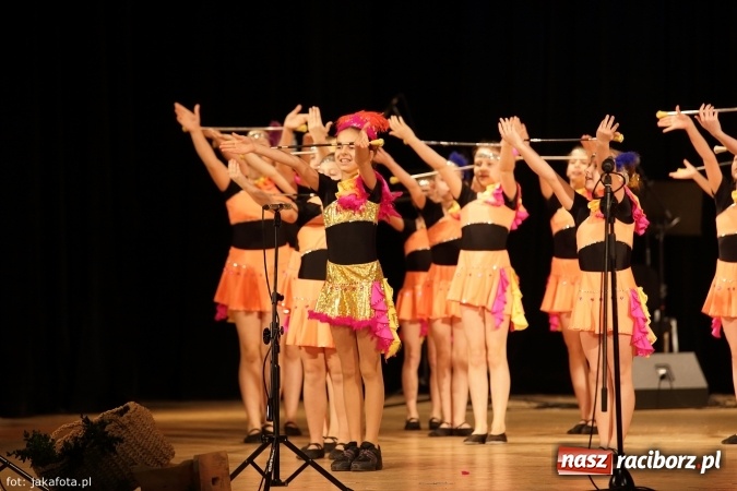 Zdjęcie w galerii na portalu naszraciborz.pl: Świąteczny koncert zespołów SKZR Źródło. Jak zawsze pięknie tańcowali, dziś dla Judyty wiadomości z regionu