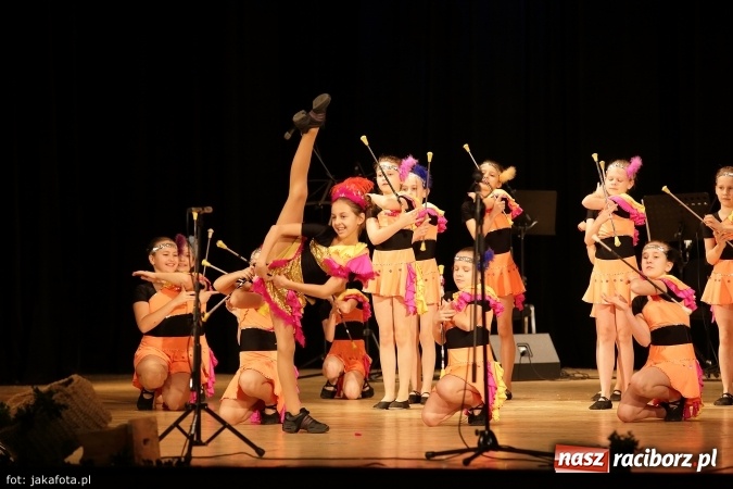 Zdjęcie w galerii na portalu naszraciborz.pl: Świąteczny koncert zespołów SKZR Źródło. Jak zawsze pięknie tańcowali, dziś dla Judyty wiadomości z regionu