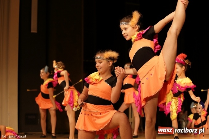 Zdjęcie w galerii na portalu naszraciborz.pl: Świąteczny koncert zespołów SKZR Źródło. Jak zawsze pięknie tańcowali, dziś dla Judyty wiadomości z regionu