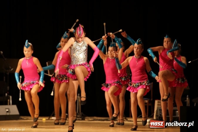 Zdjęcie w galerii na portalu naszraciborz.pl: Świąteczny koncert zespołów SKZR Źródło. Jak zawsze pięknie tańcowali, dziś dla Judyty wiadomości z regionu