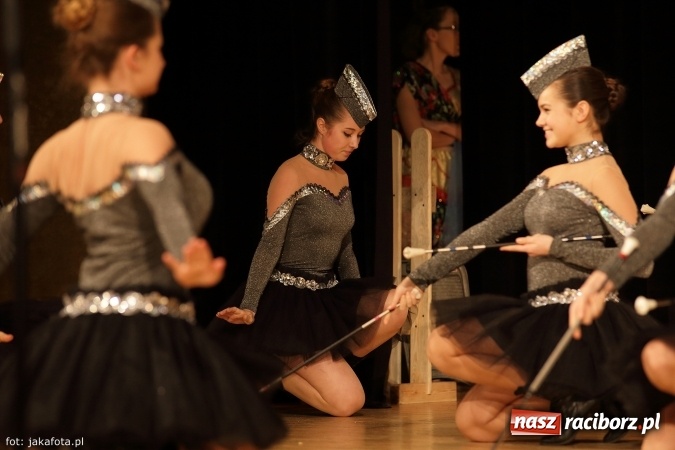 Zdjęcie w galerii na portalu naszraciborz.pl: Świąteczny koncert zespołów SKZR Źródło. Jak zawsze pięknie tańcowali, dziś dla Judyty wiadomości z regionu