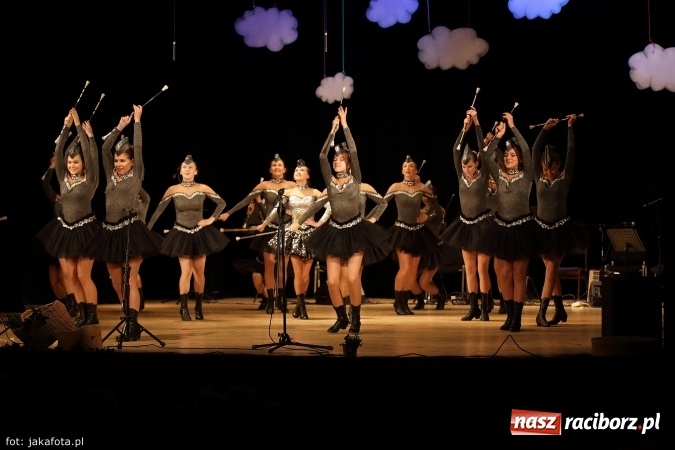 Zdjęcie w galerii na portalu naszraciborz.pl: Świąteczny koncert zespołów SKZR Źródło. Jak zawsze pięknie tańcowali, dziś dla Judyty wiadomości z regionu