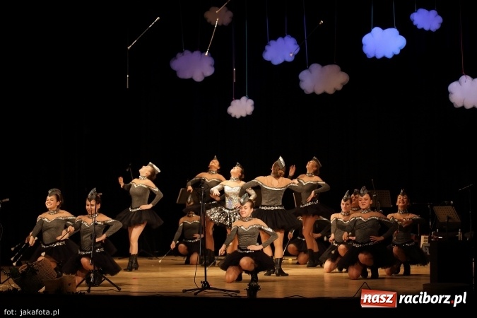 Zdjęcie w galerii na portalu naszraciborz.pl: Świąteczny koncert zespołów SKZR Źródło. Jak zawsze pięknie tańcowali, dziś dla Judyty wiadomości z regionu