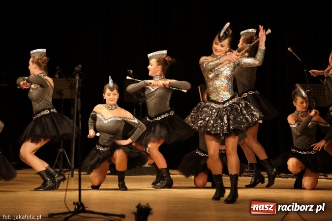 Zdjęcie w galerii na portalu naszraciborz.pl: Świąteczny koncert zespołów SKZR Źródło. Jak zawsze pięknie tańcowali, dziś dla Judyty wiadomości z regionu