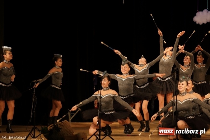 Zdjęcie w galerii na portalu naszraciborz.pl: Świąteczny koncert zespołów SKZR Źródło. Jak zawsze pięknie tańcowali, dziś dla Judyty wiadomości z regionu