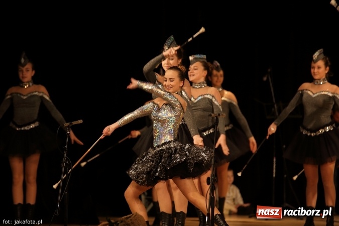 Zdjęcie w galerii na portalu naszraciborz.pl: Świąteczny koncert zespołów SKZR Źródło. Jak zawsze pięknie tańcowali, dziś dla Judyty wiadomości z regionu