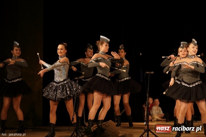 Zdjęcie w galerii na portalu naszraciborz.pl: Świąteczny koncert zespołów SKZR Źródło. Jak zawsze pięknie tańcowali, dziś dla Judyty wiadomości z regionu