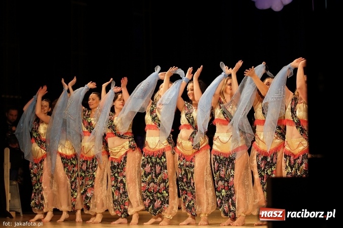 Zdjęcie w galerii na portalu naszraciborz.pl: Świąteczny koncert zespołów SKZR Źródło. Jak zawsze pięknie tańcowali, dziś dla Judyty wiadomości z regionu