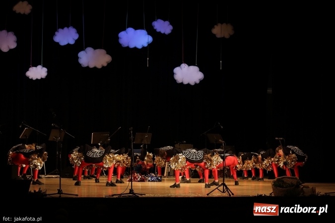 Zdjęcie w galerii na portalu naszraciborz.pl: Świąteczny koncert zespołów SKZR Źródło. Jak zawsze pięknie tańcowali, dziś dla Judyty wiadomości z regionu