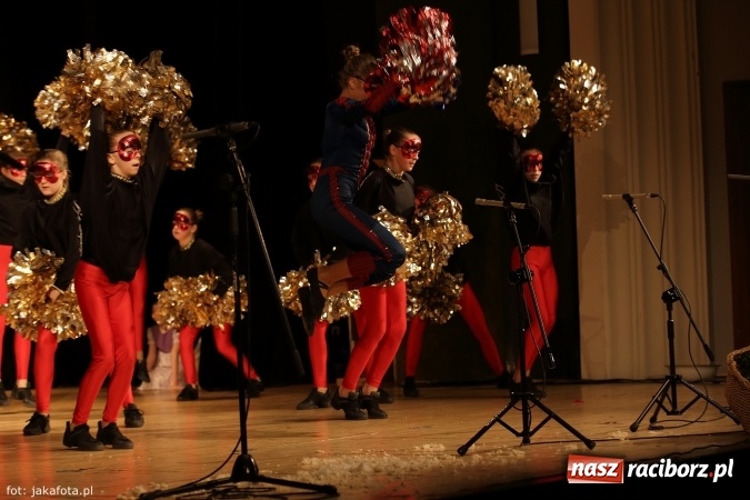 Zdjęcie w galerii na portalu naszraciborz.pl: Świąteczny koncert zespołów SKZR Źródło. Jak zawsze pięknie tańcowali, dziś dla Judyty wiadomości z regionu