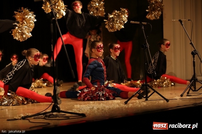 Zdjęcie w galerii na portalu naszraciborz.pl: Świąteczny koncert zespołów SKZR Źródło. Jak zawsze pięknie tańcowali, dziś dla Judyty wiadomości z regionu