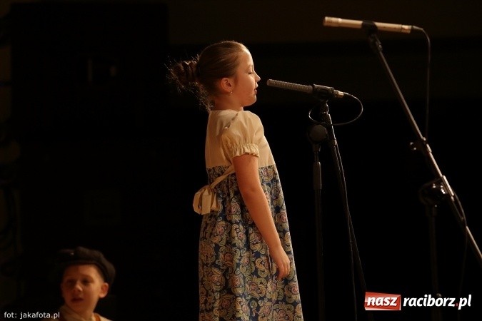 Zdjęcie w galerii na portalu naszraciborz.pl: Świąteczny koncert zespołów SKZR Źródło. Jak zawsze pięknie tańcowali, dziś dla Judyty wiadomości z regionu