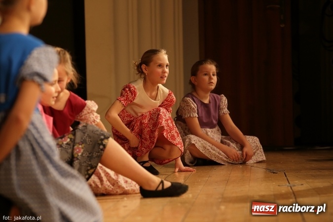 Zdjęcie w galerii na portalu naszraciborz.pl: Świąteczny koncert zespołów SKZR Źródło. Jak zawsze pięknie tańcowali, dziś dla Judyty wiadomości z regionu