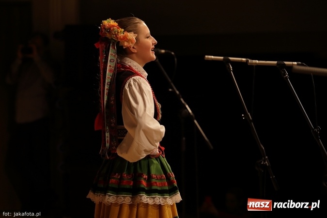 Zdjęcie w galerii na portalu naszraciborz.pl: Świąteczny koncert zespołów SKZR Źródło. Jak zawsze pięknie tańcowali, dziś dla Judyty wiadomości z regionu