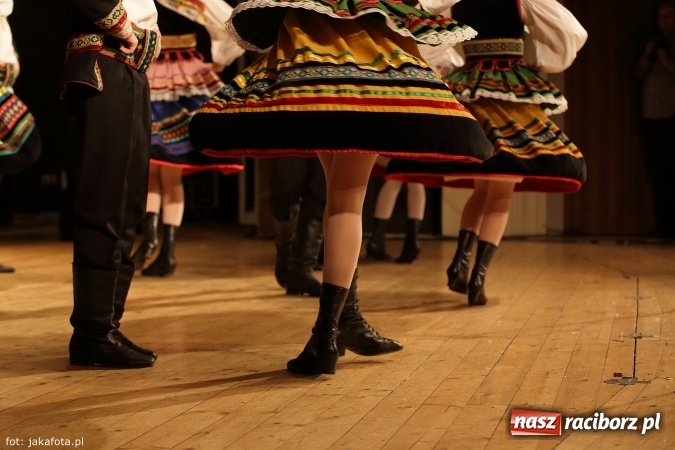 Zdjęcie w galerii na portalu naszraciborz.pl: Świąteczny koncert zespołów SKZR Źródło. Jak zawsze pięknie tańcowali, dziś dla Judyty wiadomości z regionu