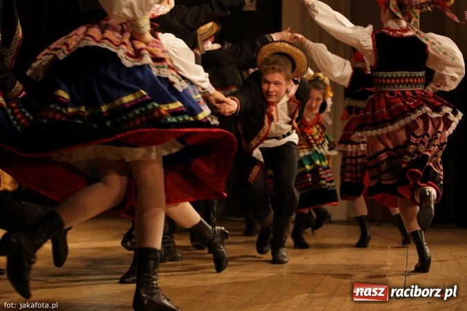 Zdjęcie w galerii na portalu naszraciborz.pl: Świąteczny koncert zespołów SKZR Źródło. Jak zawsze pięknie tańcowali, dziś dla Judyty wiadomości z regionu