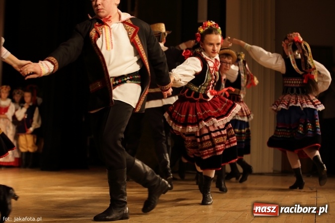 Zdjęcie w galerii na portalu naszraciborz.pl: Świąteczny koncert zespołów SKZR Źródło. Jak zawsze pięknie tańcowali, dziś dla Judyty wiadomości z regionu
