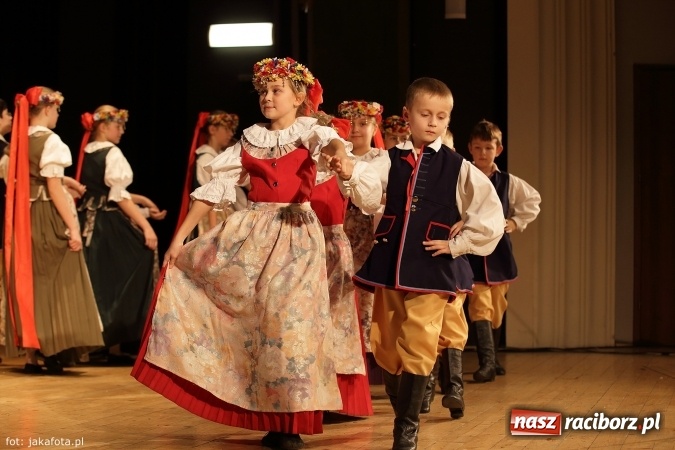 Zdjęcie w galerii na portalu naszraciborz.pl: Świąteczny koncert zespołów SKZR Źródło. Jak zawsze pięknie tańcowali, dziś dla Judyty wiadomości z regionu