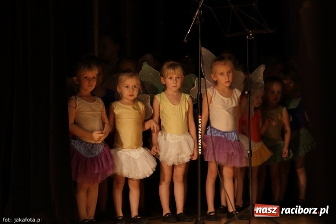 Zdjęcie w galerii na portalu naszraciborz.pl: Świąteczny koncert zespołów SKZR Źródło. Jak zawsze pięknie tańcowali, dziś dla Judyty wiadomości z regionu