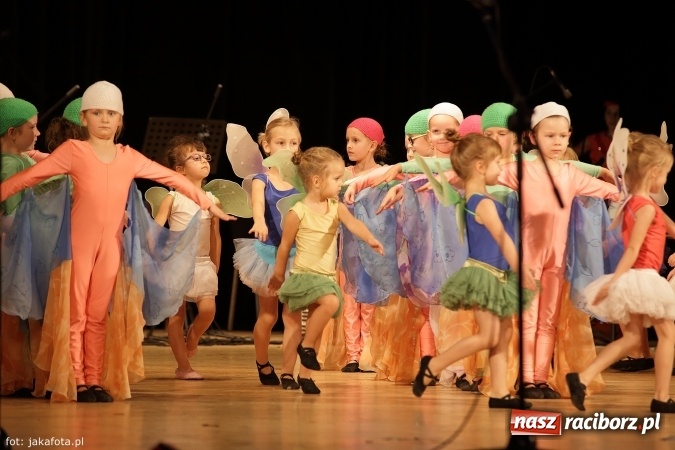 Zdjęcie w galerii na portalu naszraciborz.pl: Świąteczny koncert zespołów SKZR Źródło. Jak zawsze pięknie tańcowali, dziś dla Judyty wiadomości z regionu