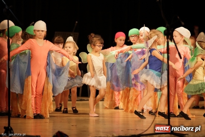 Zdjęcie w galerii na portalu naszraciborz.pl: Świąteczny koncert zespołów SKZR Źródło. Jak zawsze pięknie tańcowali, dziś dla Judyty wiadomości z regionu