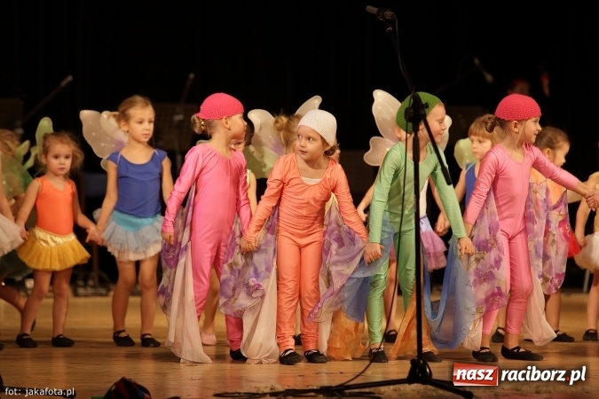 Zdjęcie w galerii na portalu naszraciborz.pl: Świąteczny koncert zespołów SKZR Źródło. Jak zawsze pięknie tańcowali, dziś dla Judyty wiadomości z regionu