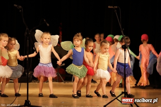 Zdjęcie w galerii na portalu naszraciborz.pl: Świąteczny koncert zespołów SKZR Źródło. Jak zawsze pięknie tańcowali, dziś dla Judyty wiadomości z regionu