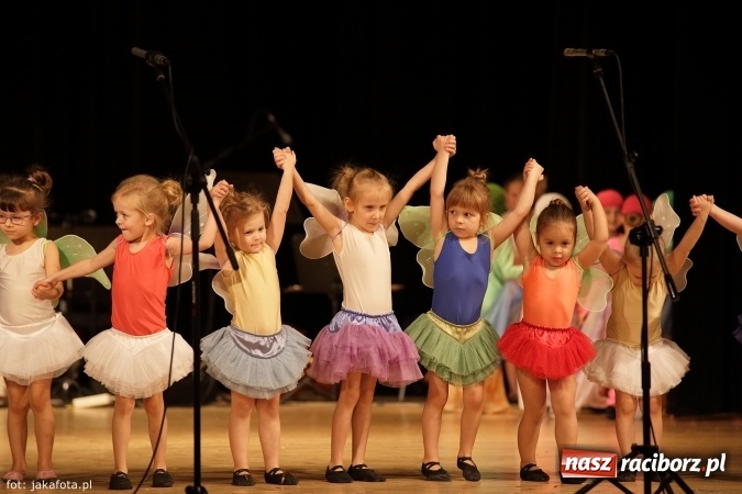 Zdjęcie w galerii na portalu naszraciborz.pl: Świąteczny koncert zespołów SKZR Źródło. Jak zawsze pięknie tańcowali, dziś dla Judyty wiadomości z regionu