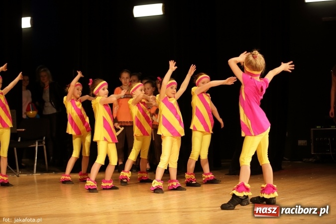 Zdjęcie w galerii na portalu naszraciborz.pl: Świąteczny koncert zespołów SKZR Źródło. Jak zawsze pięknie tańcowali, dziś dla Judyty wiadomości z regionu