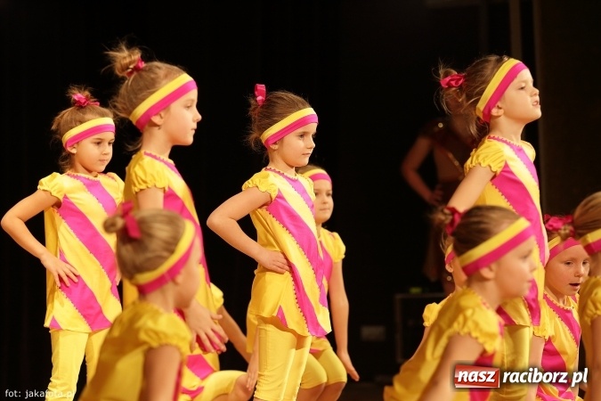 Zdjęcie w galerii na portalu naszraciborz.pl: Świąteczny koncert zespołów SKZR Źródło. Jak zawsze pięknie tańcowali, dziś dla Judyty wiadomości z regionu