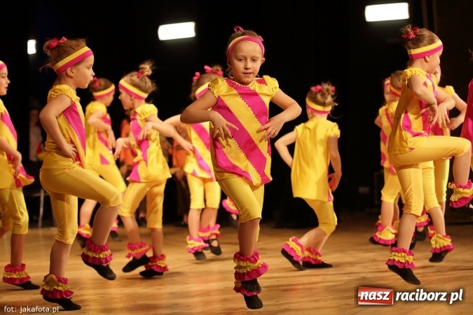 Zdjęcie w galerii na portalu naszraciborz.pl: Świąteczny koncert zespołów SKZR Źródło. Jak zawsze pięknie tańcowali, dziś dla Judyty wiadomości z regionu