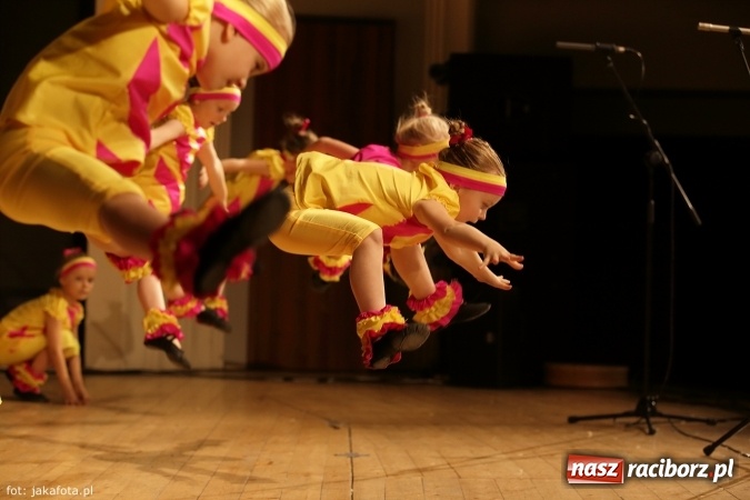 Zdjęcie w galerii na portalu naszraciborz.pl: Świąteczny koncert zespołów SKZR Źródło. Jak zawsze pięknie tańcowali, dziś dla Judyty wiadomości z regionu