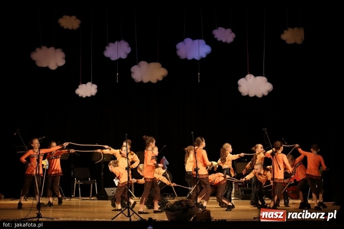 Zdjęcie w galerii na portalu naszraciborz.pl: Świąteczny koncert zespołów SKZR Źródło. Jak zawsze pięknie tańcowali, dziś dla Judyty wiadomości z regionu