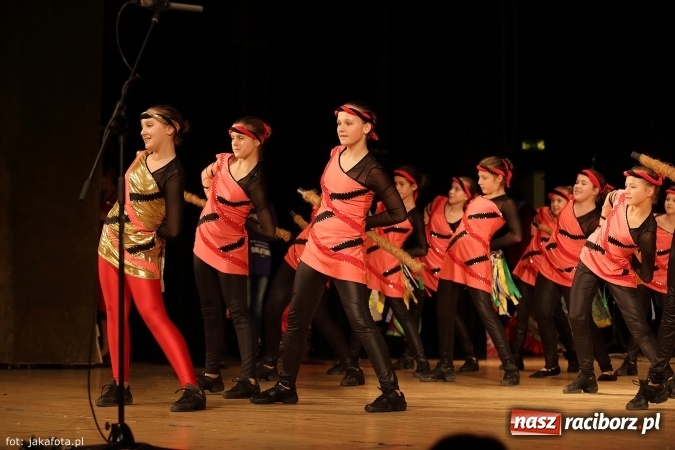 Zdjęcie w galerii na portalu naszraciborz.pl: Świąteczny koncert zespołów SKZR Źródło. Jak zawsze pięknie tańcowali, dziś dla Judyty wiadomości z regionu