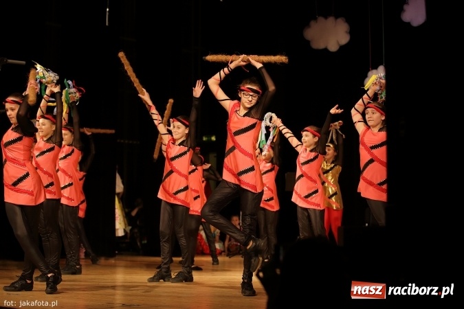 Zdjęcie w galerii na portalu naszraciborz.pl: Świąteczny koncert zespołów SKZR Źródło. Jak zawsze pięknie tańcowali, dziś dla Judyty wiadomości z regionu