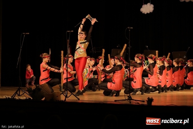 Zdjęcie w galerii na portalu naszraciborz.pl: Świąteczny koncert zespołów SKZR Źródło. Jak zawsze pięknie tańcowali, dziś dla Judyty wiadomości z regionu