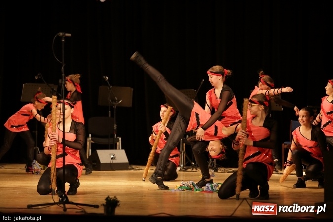 Zdjęcie w galerii na portalu naszraciborz.pl: Świąteczny koncert zespołów SKZR Źródło. Jak zawsze pięknie tańcowali, dziś dla Judyty wiadomości z regionu